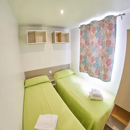 Spacious Mobile With Garden Holiday home